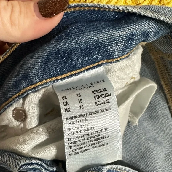 American Eagle - High-waisted Distressed Mom Jeans - Size 10 Regular - Picture 3 of 5